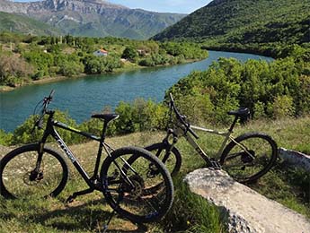 Bicycle rental along Neretva lake
